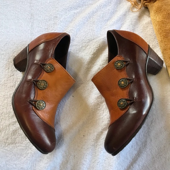 L’ARTISTE Shoes - L'ARTISTE Spring Step brown leather ankle booties